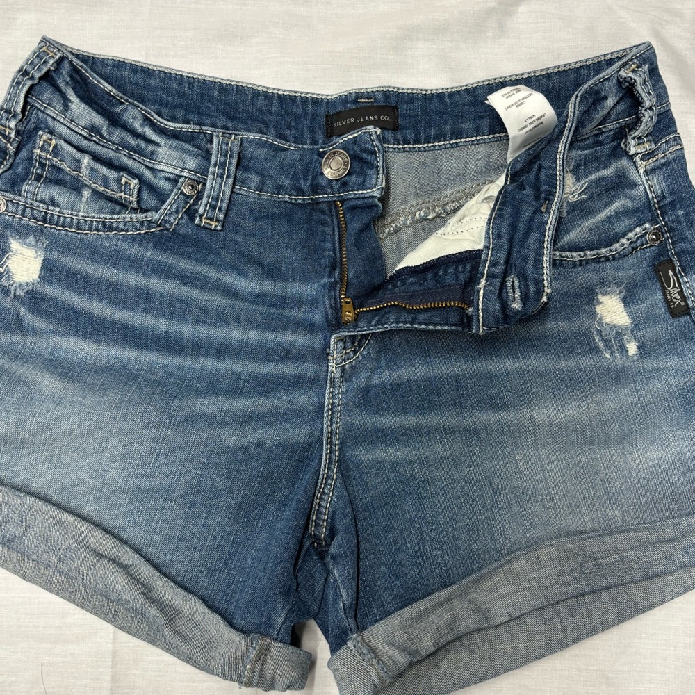 Silver brand jean shorts. Size 29
